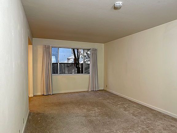 4th image of 624 Cedar St