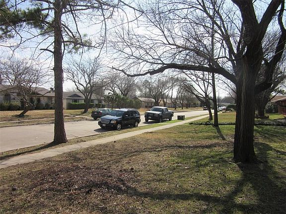 3rd image of 725 Laguna Dr