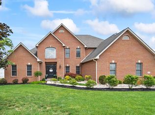 222 Players Club Ct, Commercial Point, OH 43116