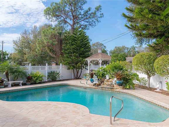 3rd image of 2338 Linwood Dr