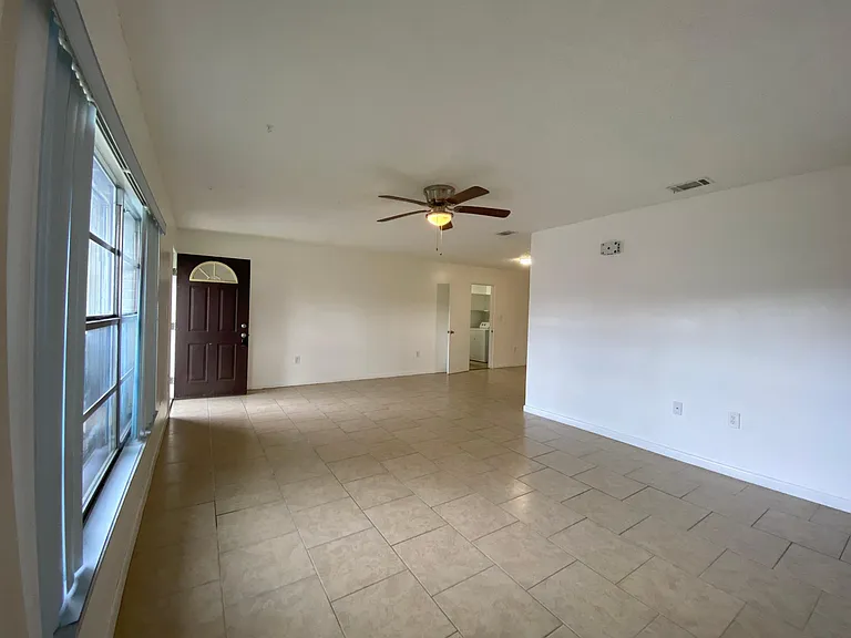 435 Earl Ave — Photo 5