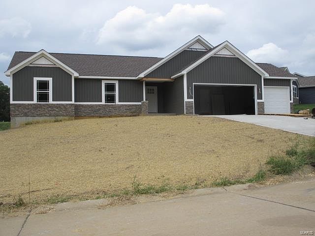 1st image of 237 Cuivre Creek Dr