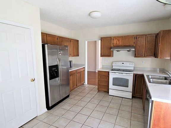 5th image of 13522 Helmsley Ct