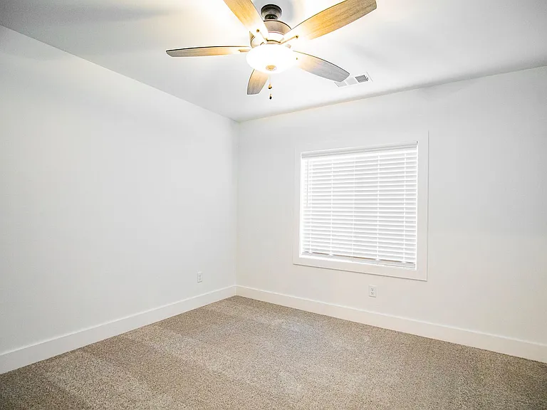 715 N Mount Olive St — Photo 11