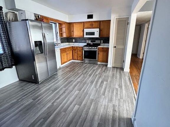 4th image of 8305 Cameo Dr