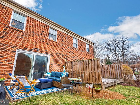 4th image of 826 College Pkwy Unit 9
