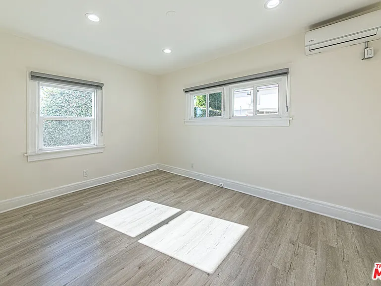 801 N Alexandria Ave — Photo 8