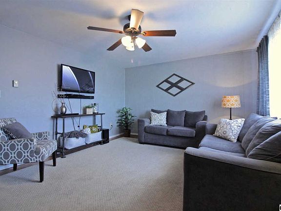 3rd image of 1118 Park Dr