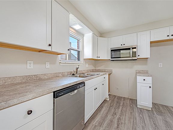 4th image of 403 Lewis Ave