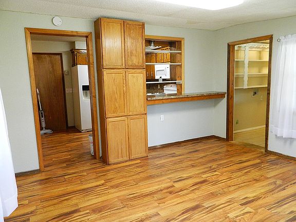 4th image of 309 Whitman St