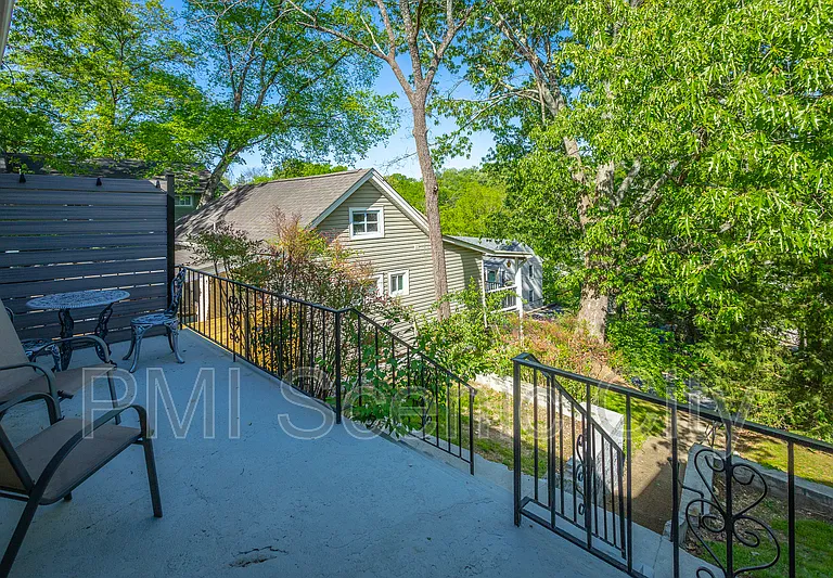 513 Lytle St — Photo 11