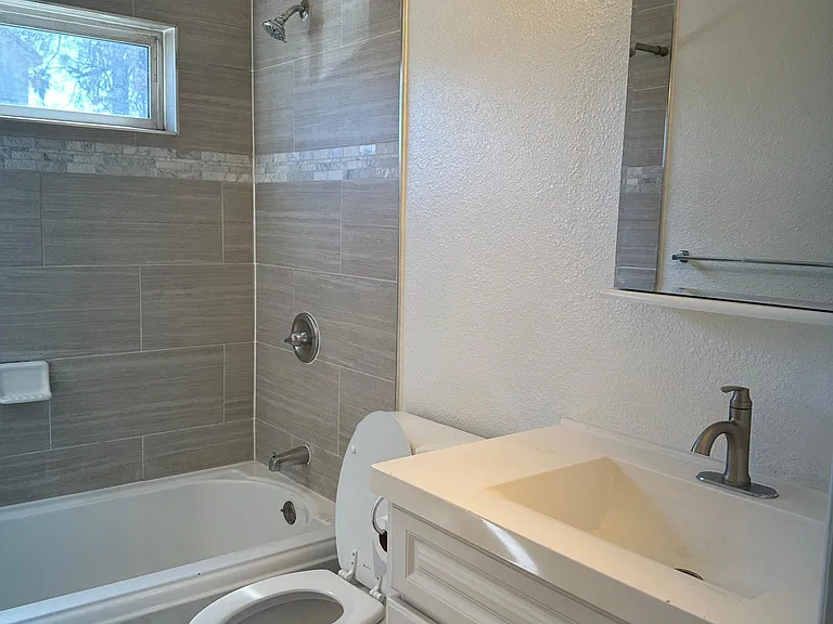14747 Delano St #1 — Photo 6