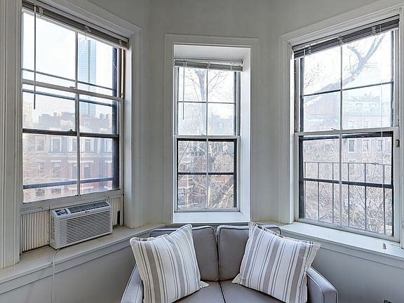 5th image of 173 Marlborough St APT 32