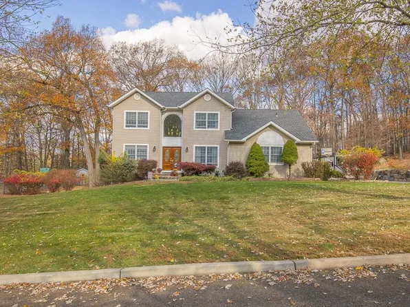 2 Lori Court, Spring Valley, NY 10977