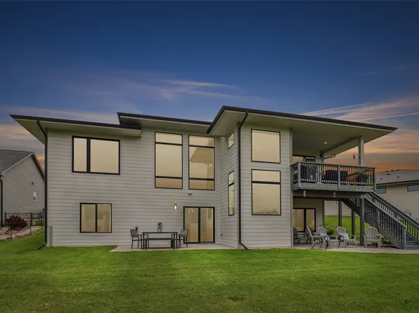 2000 NE Breezy Point, Grimes, IA 50111