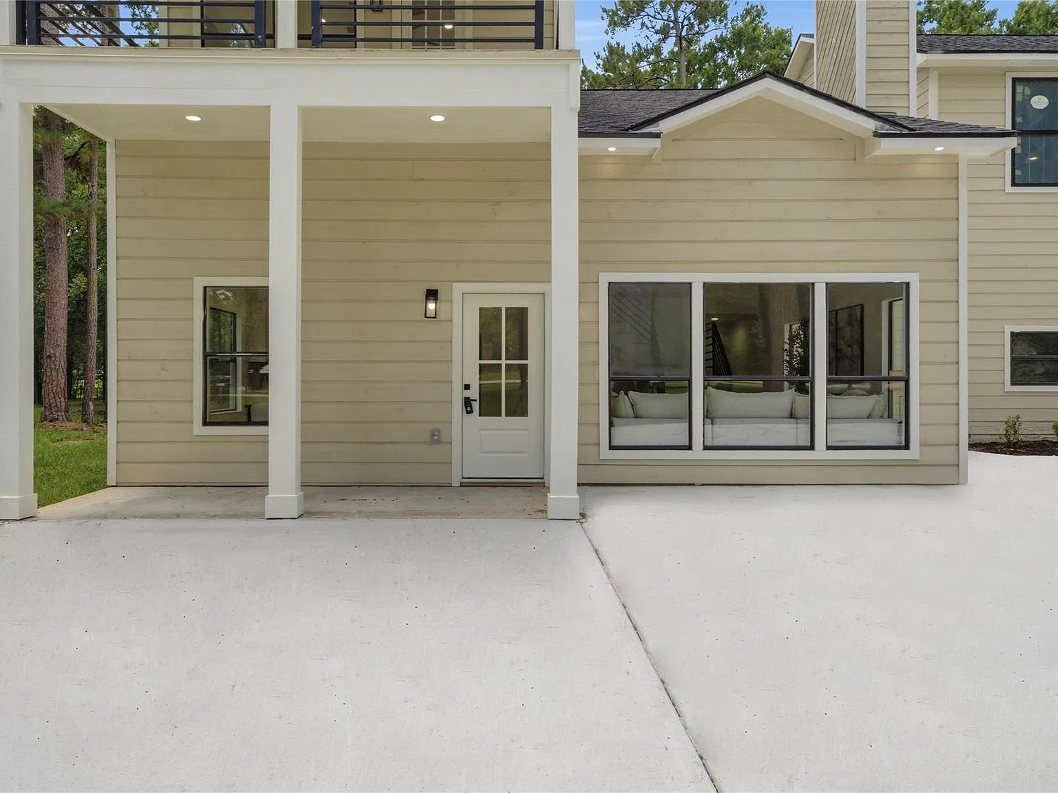 4 bed, 3.5 bath, 3243 sqft, $4,000 — Photo 3