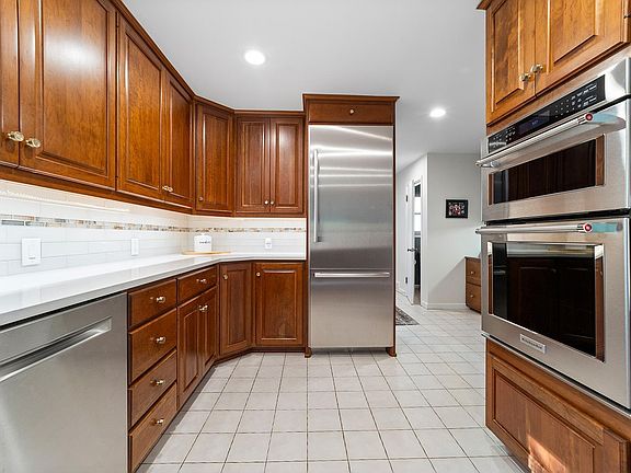 4th image of 746 Northridge Dr