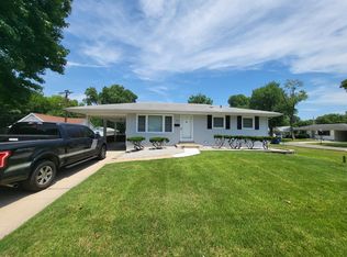 1015 Lindsay Ln, Florissant, MO 63031