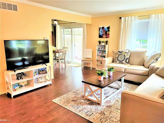 3rd image of 44609 Bunkerhill Dr N
