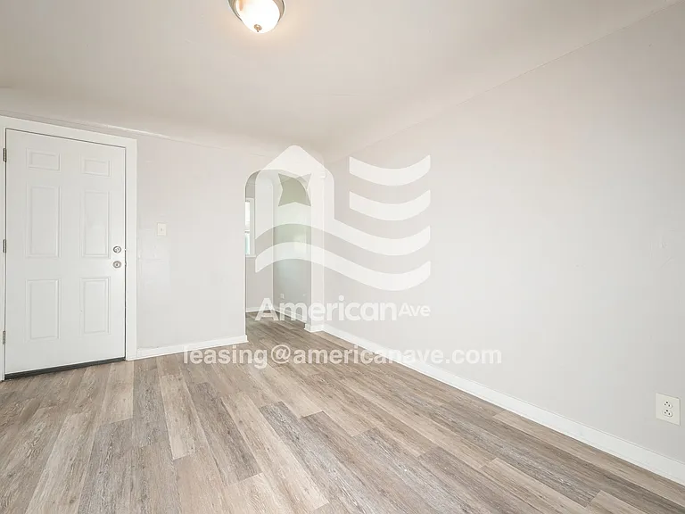1558571_003_living_room_3.jpg