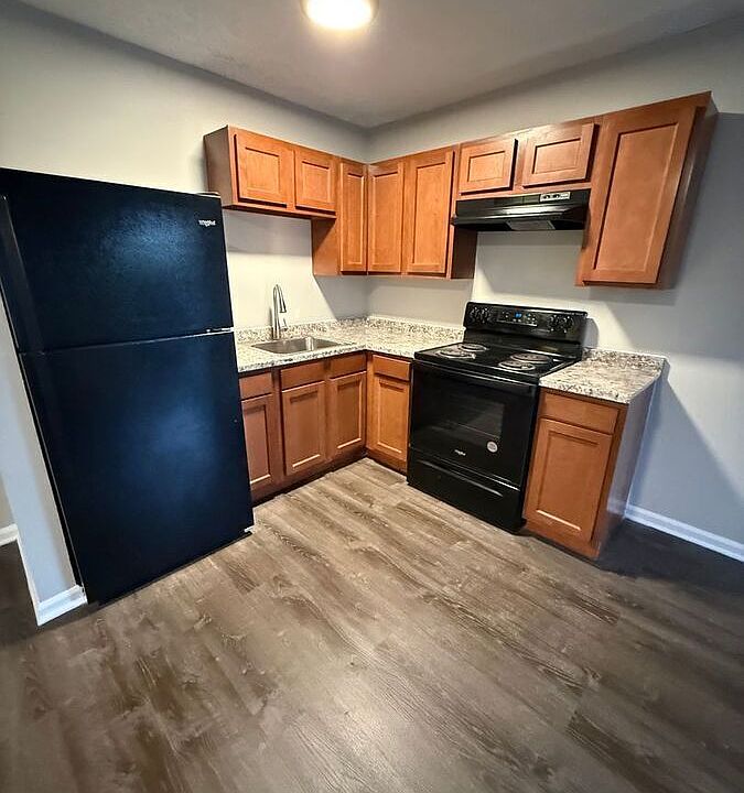 1st image of 2021 Cambridge Dr #4