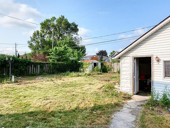 5th image of 371 Laporte Ave