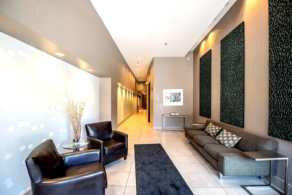 1 bed, 1.5 bath, 1036 sqft, $2,000 — Photo 3