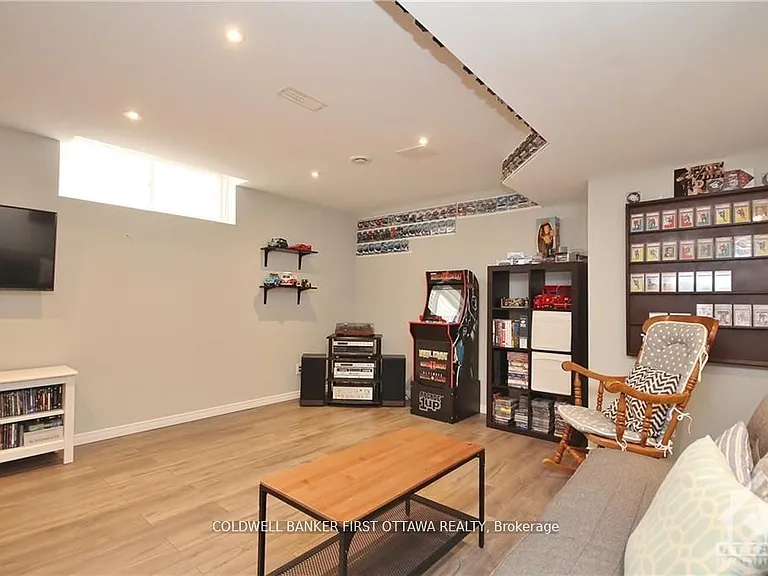 505 Bretby Cres — Photo 22