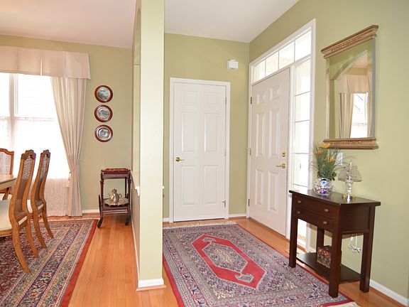 2nd image of 3914 Hillsdale Dr