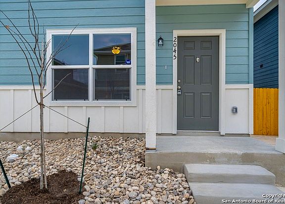 4th image of 2045 Silver Oak Dr #18-B