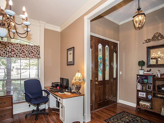 3rd image of 4001 Chapel Woods Blvd
