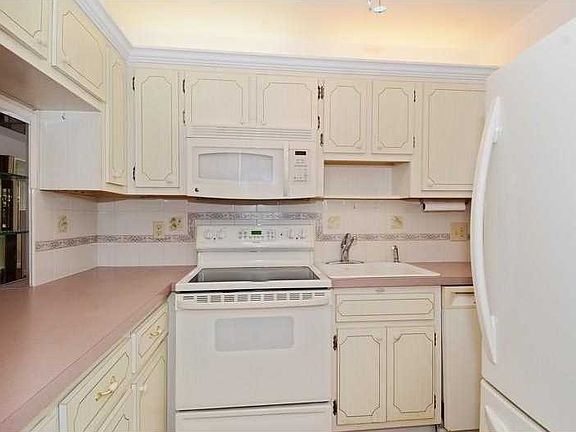 3rd image of 2050 NE 39th St #305N