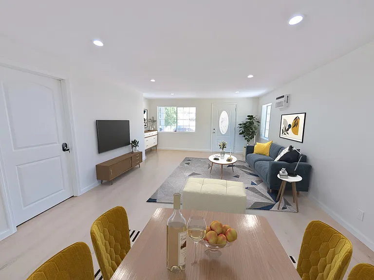 1354 W 36th Pl — Photo 3