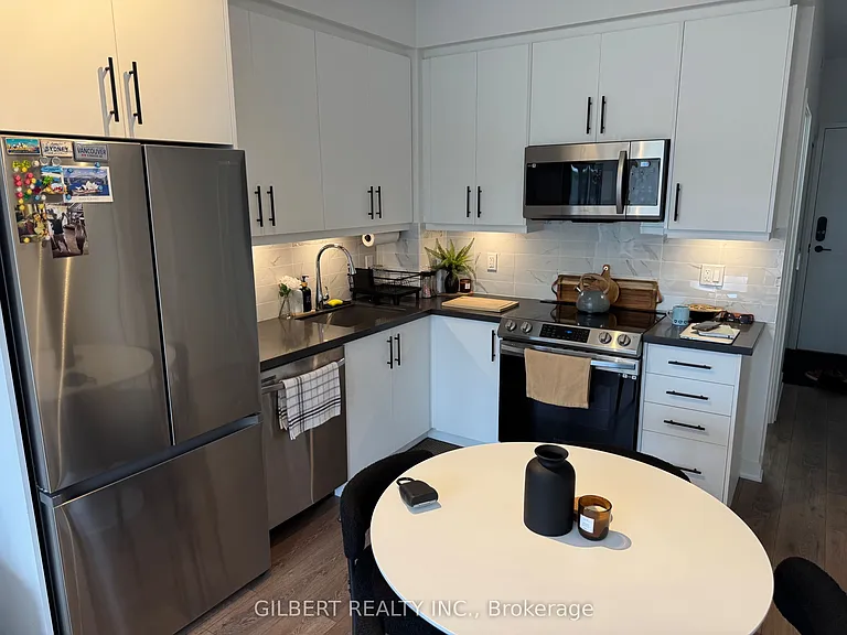 95 Oneida Cres #301 — Photo 2
