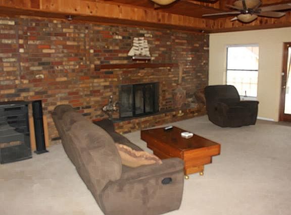 3rd image of 305 Callie Ct
