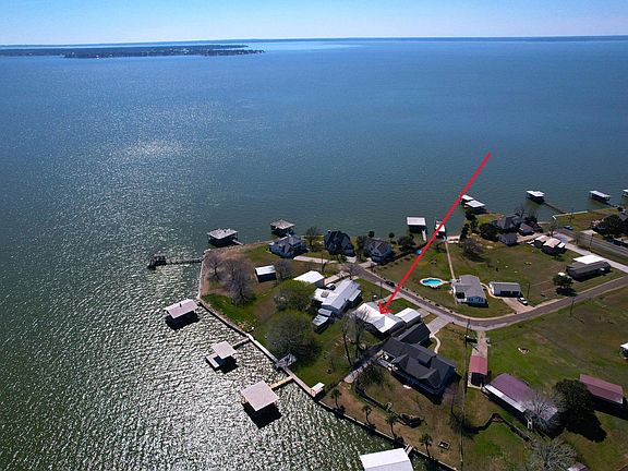 3rd image of 207 Vivian Rd