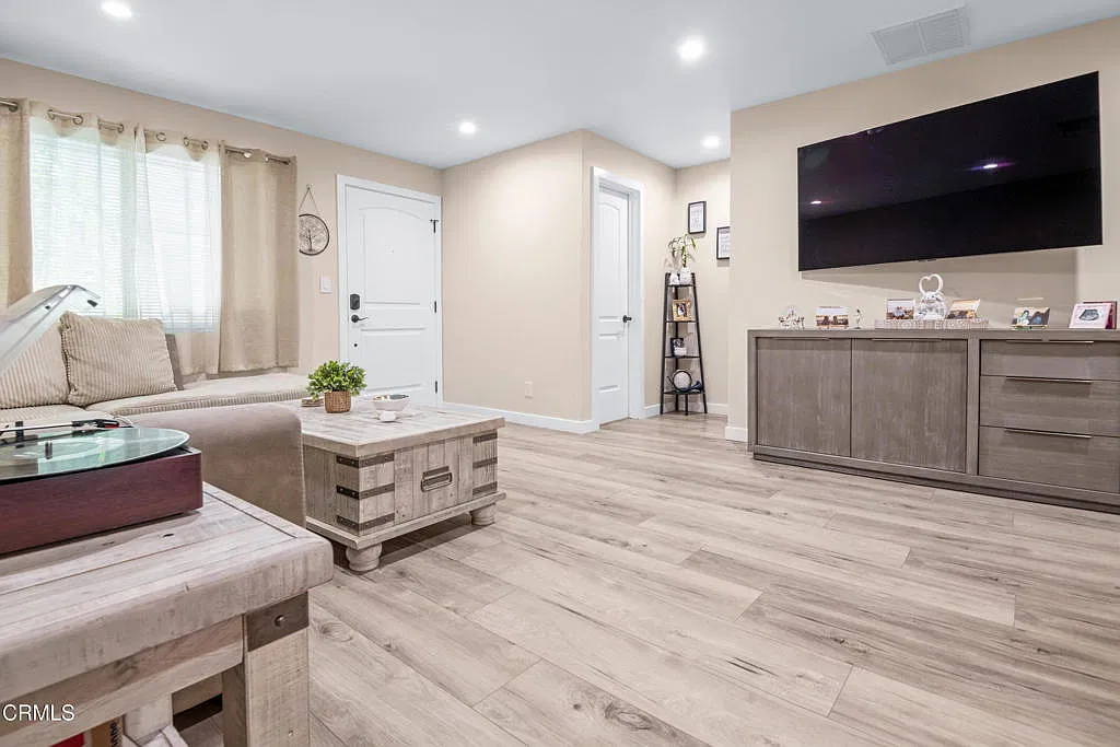 2 bed, 2.0 bath, 1040 sqft, $2,800 — Photo 4