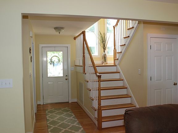2nd image of 458 Kingscote Dr