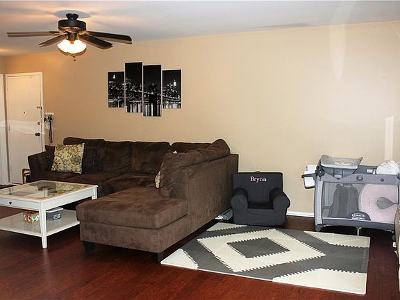 3rd image of 990 Sierra Vista Ln
