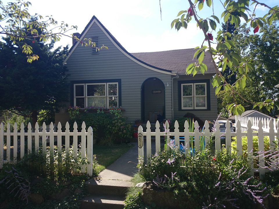 2nd image of 6515 30th Ave NE