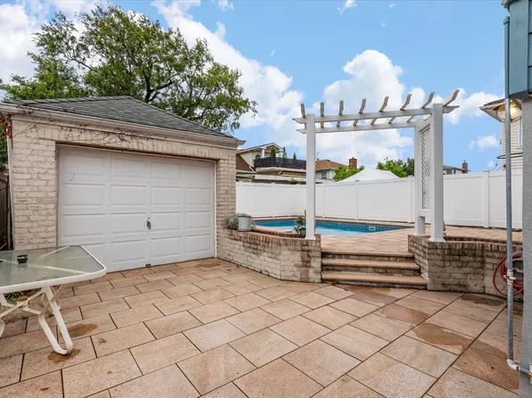 161-40 98th Street image 34 of 36