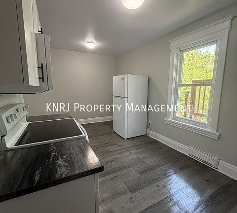 4th image of 543 Sherbrooke St