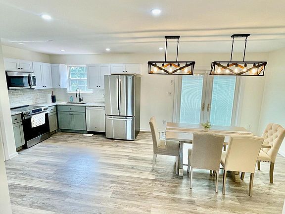 3rd image of 25795 Shamrock Ln
