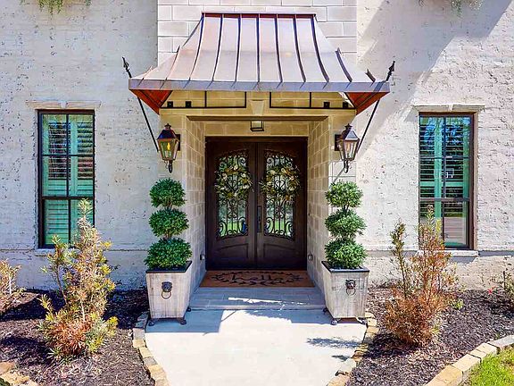 2nd image of 2410 Wildwood Ln