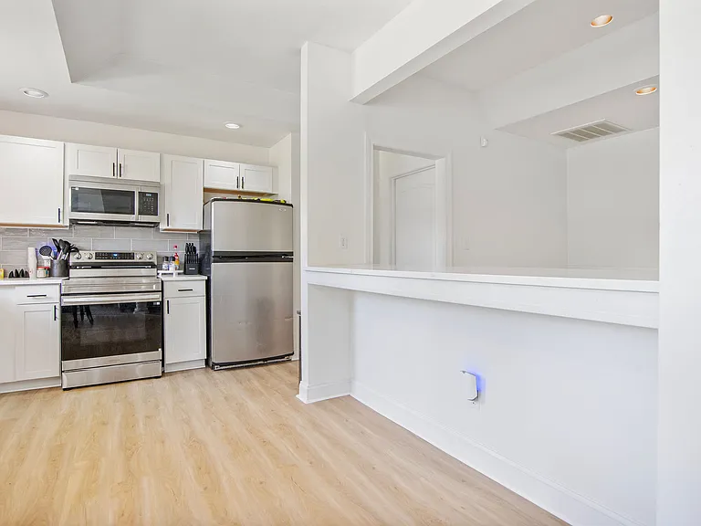202 Weeping Hollow Ct — Photo 8