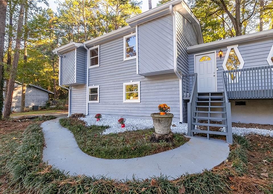 1st image of 163 Lester Woods Ct