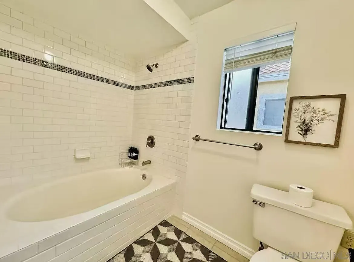 4 bed, 3.0 bath, 1572 sqft, $4,000 — Photo 4