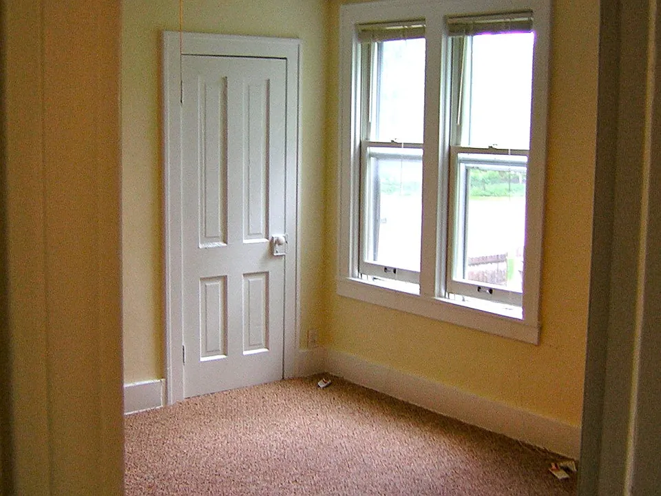 527 Hall Ave #3