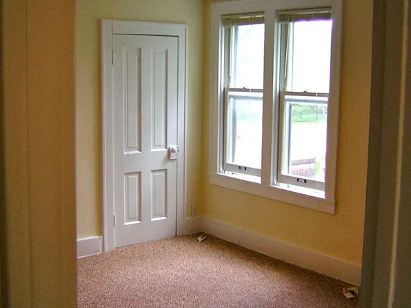 527 Hall Ave APT 3, Saint Paul, MN 55107