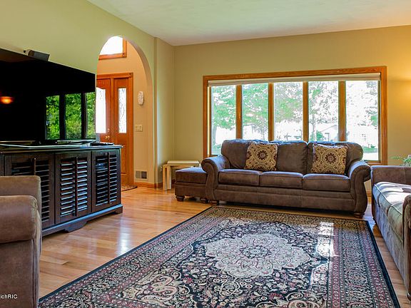 4th image of 3055 Brynmawr Dr